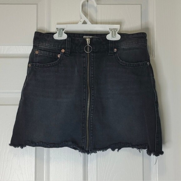 We The Free Zip Up Black Denim Mini Skirt Women's Regular Size 25 - Picture 1 of 10